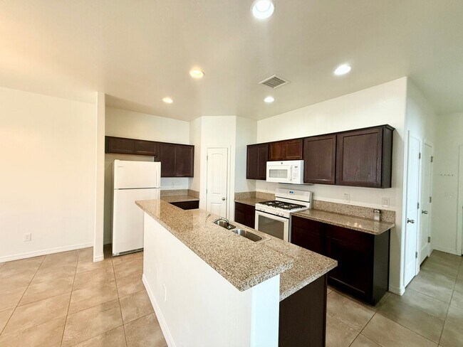 Building Photo - 8195 E Ashley Dr