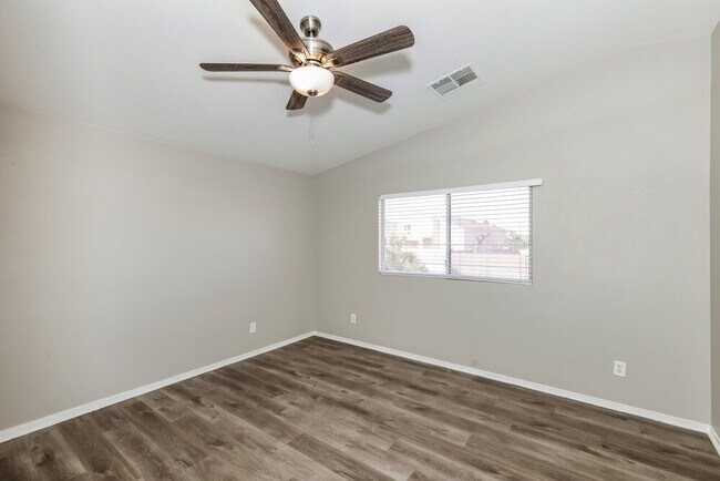 Building Photo - 740 Cam La Paz