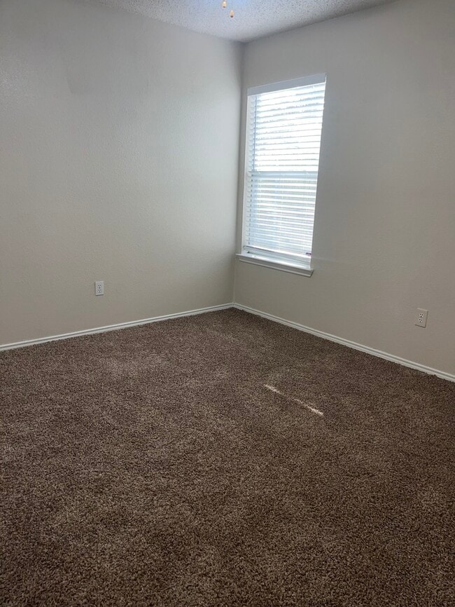 Building Photo - 3/2/2 Burleson ISD! fresh paint, New carpet ! 2 dining rooms, easy access to fort worth & 35