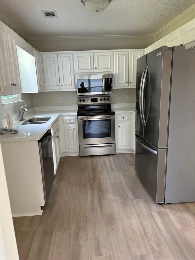 Building Photo - 3891 Almon Dr