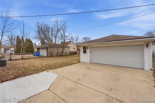 Building Photo - 8528 Norborne Ave