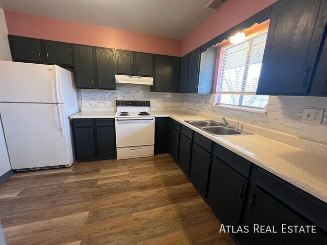 Building Photo - 1017 Delaware Dr