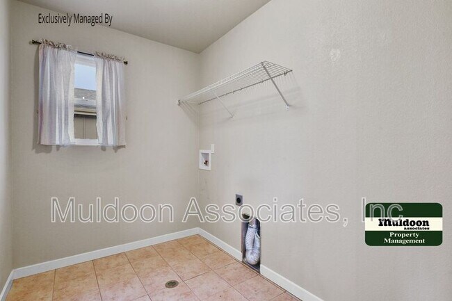Building Photo - 1330 Antrim Loop
