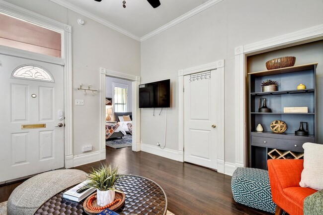 Building Photo - 319 E Courtland Pl