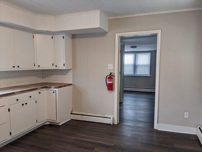 Building Photo - 329 N 2nd St