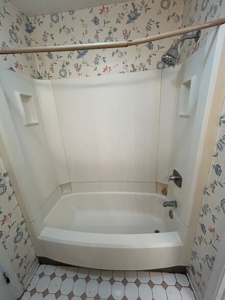Full Bath (Upstairs) - 3633 Cobble Mill Ln