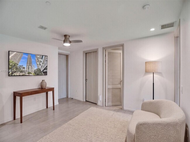 Building Photo - 1000 Brickell Plaza