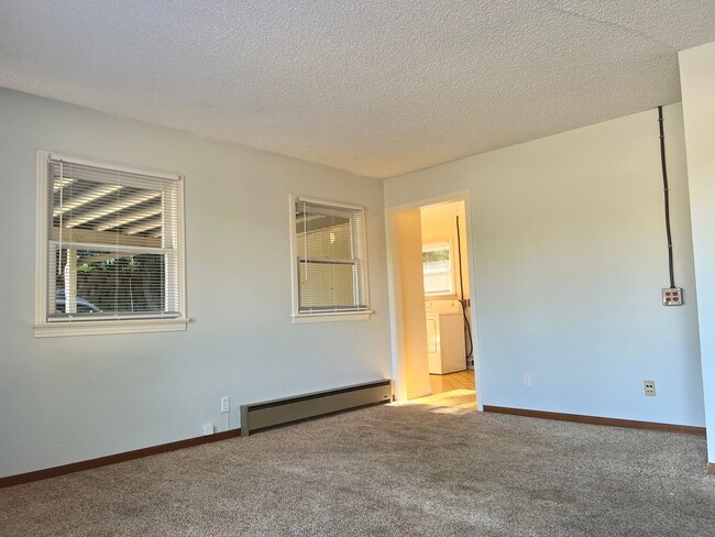 Building Photo - 2 bedroom home located in Burien