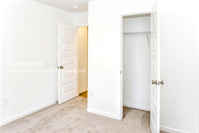 Building Photo - 118 Labrador Ln