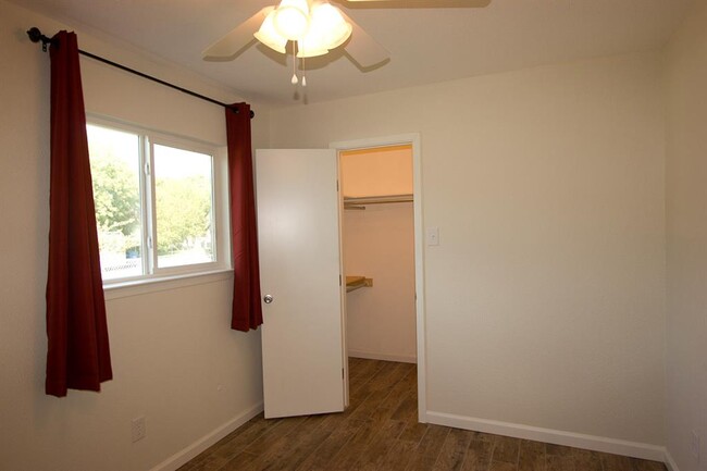 Building Photo - 4605 Button Bend Rd