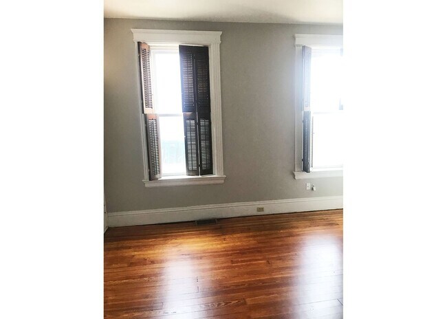 Building Photo - 3226 Bishop St