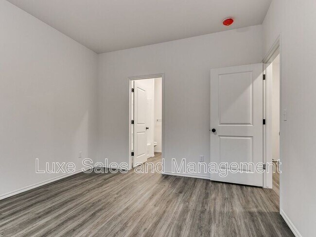 Building Photo - 8012 NW 110th Dr