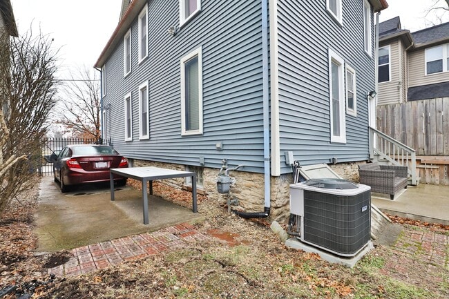 Building Photo - 1344 Oak St