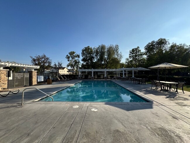 Building Photo - Beautiful 3 Bd/2Ba Spacious Home in Fuller...