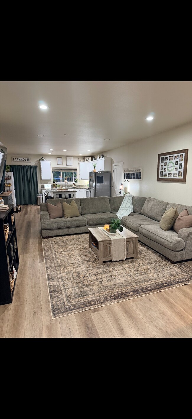 Building Photo - 21081 Barnes St