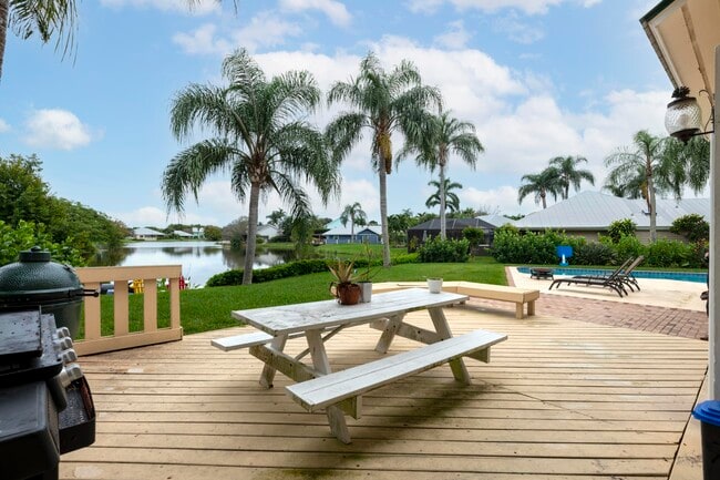 Building Photo - 10381 SE Jupiter Narrows Dr