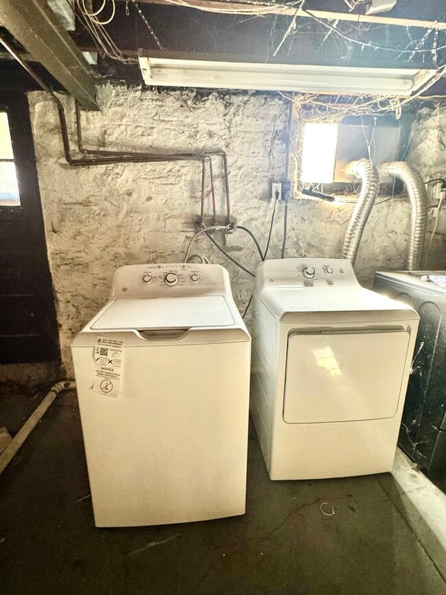 Building Photo - 4930 Tholozan Ave