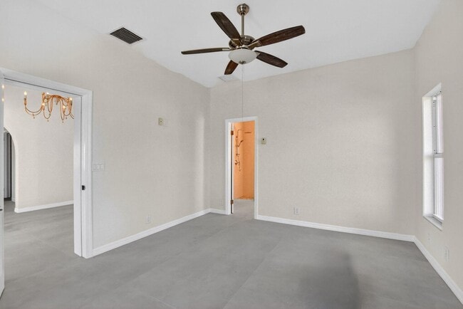 Building Photo - 467 NE 31st St