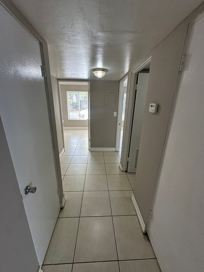 Building Photo - 1830 Maravilla Ave