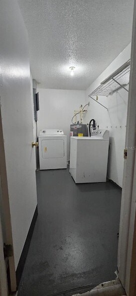 Building Photo - 401 Skylark Ln NW