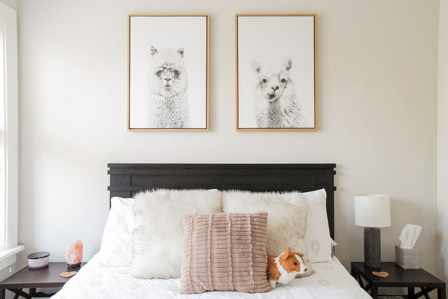 Building Photo - 2229 W Wilson Ave