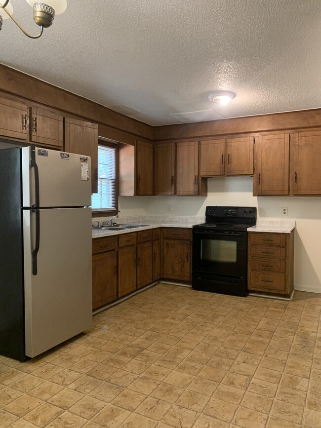 Building Photo - 103 S College St