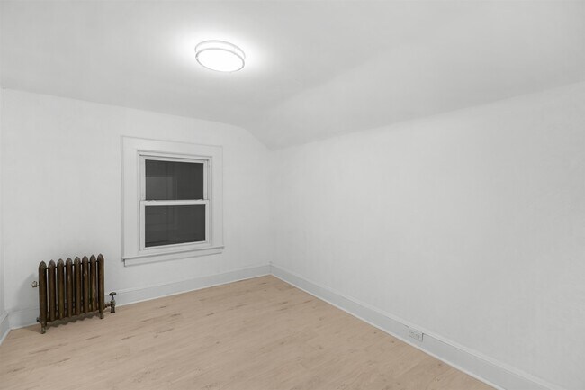 Building Photo - 616 Chestnut St