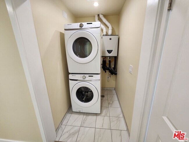 Building Photo - 2726 Cochran Ave