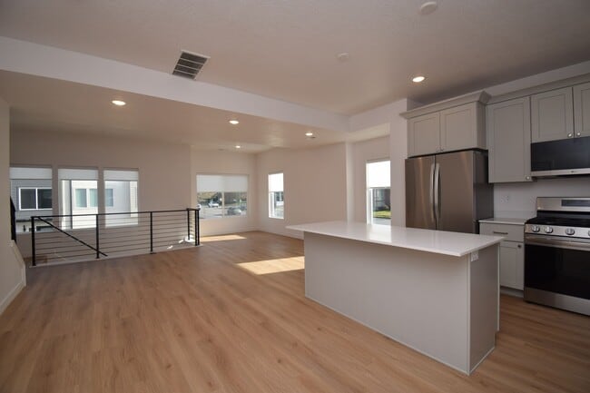 Building Photo - BRAND NEW 2 Bedroom Home in Millcreek!!