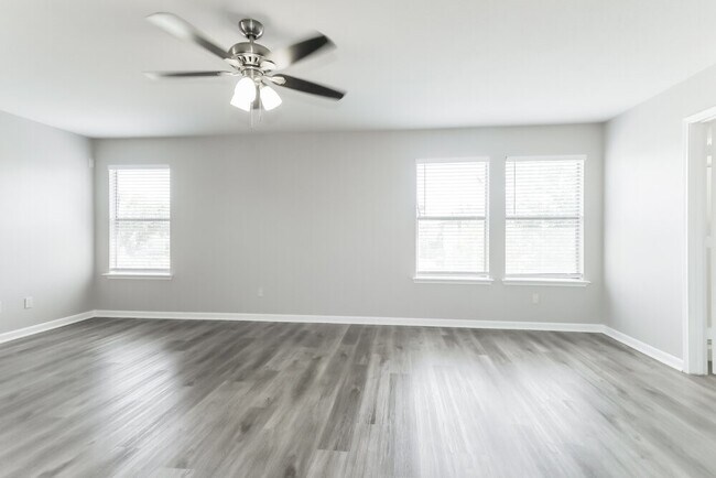 Building Photo - 15111 Western Skies Dr