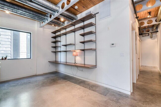 Building Photo - 1401 Eva St