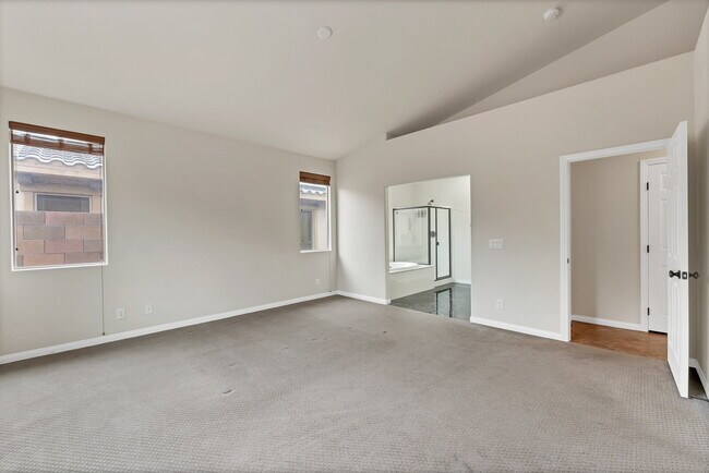 Building Photo - "Charming 3-Bed Oasis with 2 Baths in Henderson – 1716 Sq Ft of Comfort!"