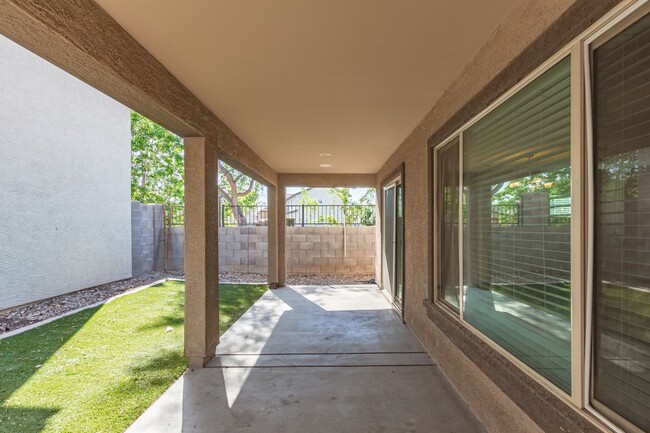 Building Photo - 16355 W Latham St