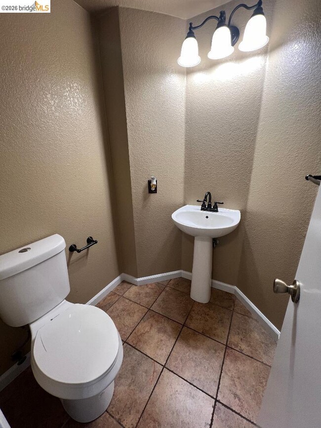 Building Photo - 4525 Waterford Way