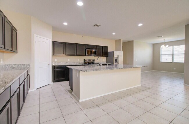 Building Photo - 42098 W Balsa Dr