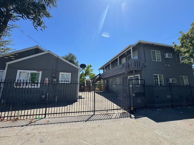 Building Photo - 796 Lampasas Ave
