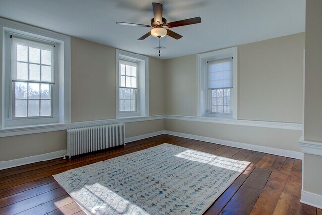 Building Photo - 796 Long Ln