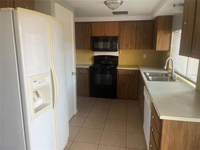 Building Photo - 4037 Claremont Dr