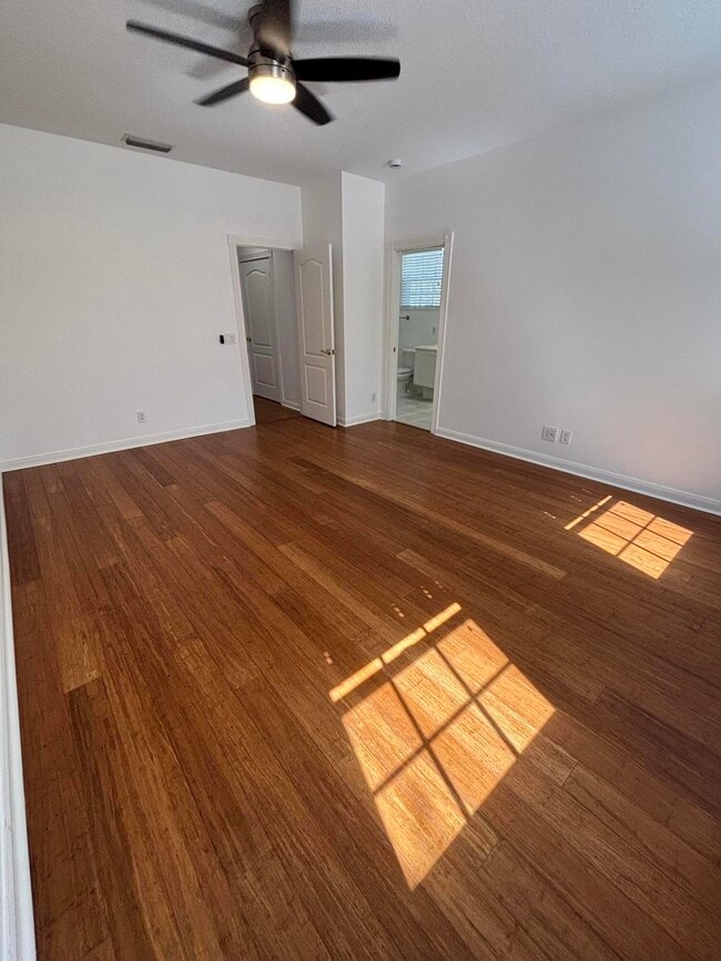 Building Photo - 140 Day Lily Dr