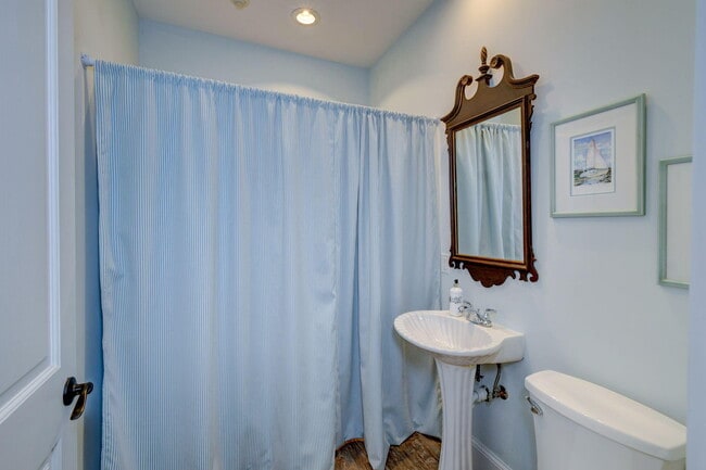 Building Photo - 419 N 2nd St