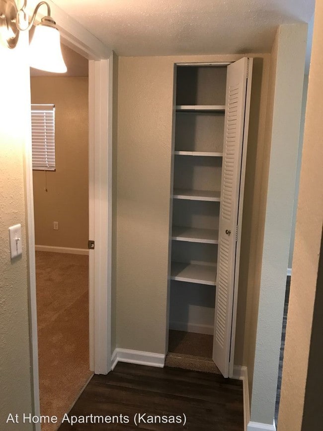 Building Photo - 7620 Shawnee Mission Pkwy