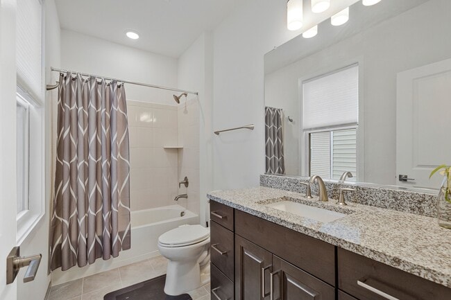 Building Photo - 22956 Aurora Vw Dr