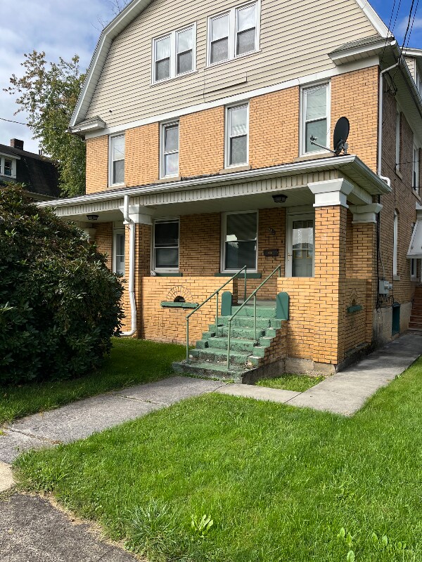 Building Photo - 992 Linton St