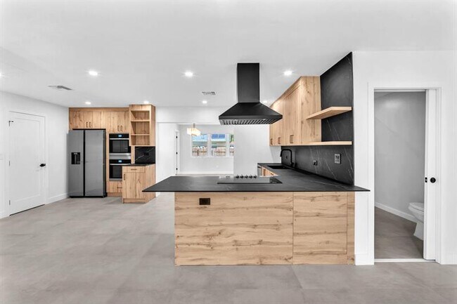 Building Photo - 4640 SW 25th Terrace