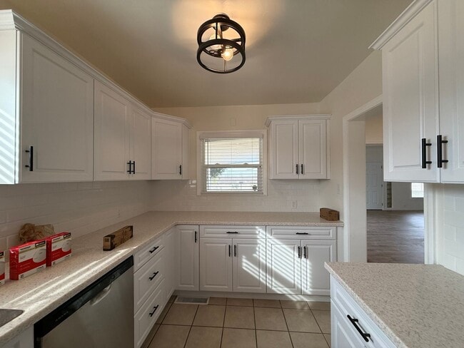 Building Photo - Country Home.  3 Bed 2 Bath