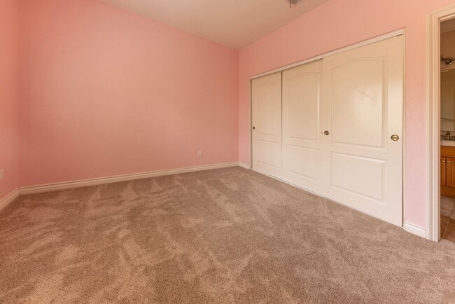 Building Photo - Beautiful 4 Bedroom 4 Bath House with Pool & Spa in Arroyo Vista