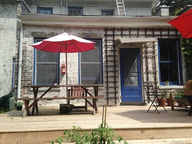 Building Photo - 225 Barrytown Rd