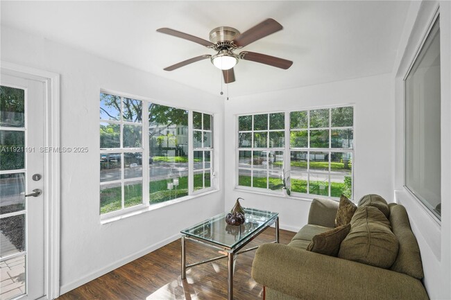 Building Photo - 924 El Rado St