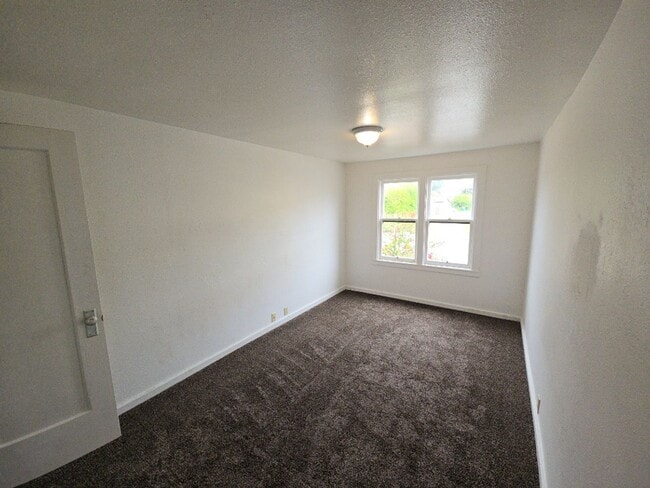 Building Photo - 626 O St