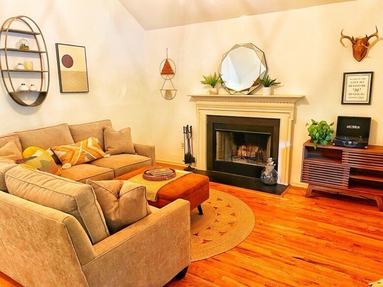 Building Photo - 16 Townes Square Ln